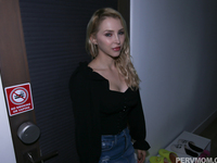 Alix Lynx - Perv Mom