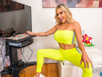 Caitlin Bell - Milf VR