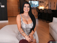 Romi Rain - She Loves Black