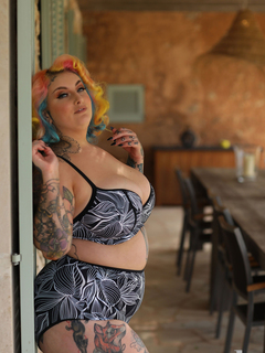 Galda Lou - Nothing But Curves