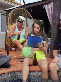 Sofie Reyez, Sally D'Angelo - Captain Stabbin