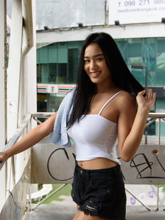 Kahlisa Boonyasak - Radio Bangkok (Zishy)