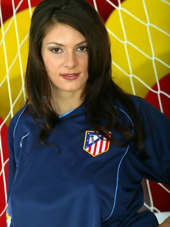 Brunette soccer keep sets her great boobs and trimmed bush free in goal