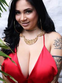 Kim Velez And Her Suspension Bed Scoreland